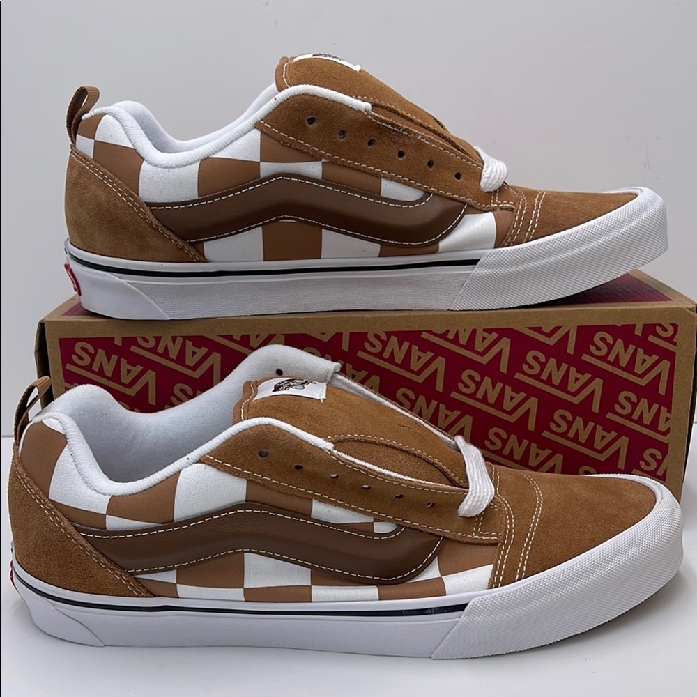 Vans Men’s Knu Skool
Mega Check Brown
VN000CRPBRO Brown and White Checkered Shoe - Picture 2 of 16